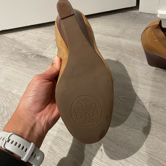 Tory Burch nude wedge heels size 9 - Picture 4 of 6